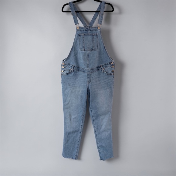Isabel Maternity by Ingrid & Isabel Light Blue Denim Overalls - Picture 3 of 11